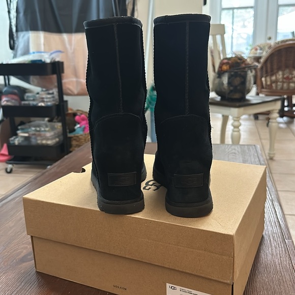 Black UGG Wedge Boot - Picture 5 of 7